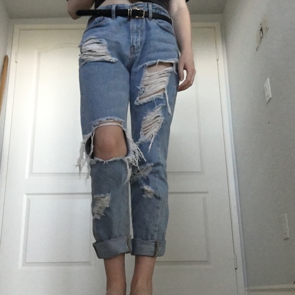 Brandy Melville Distressed Boyfriend Jeans - Picture 2 of 8